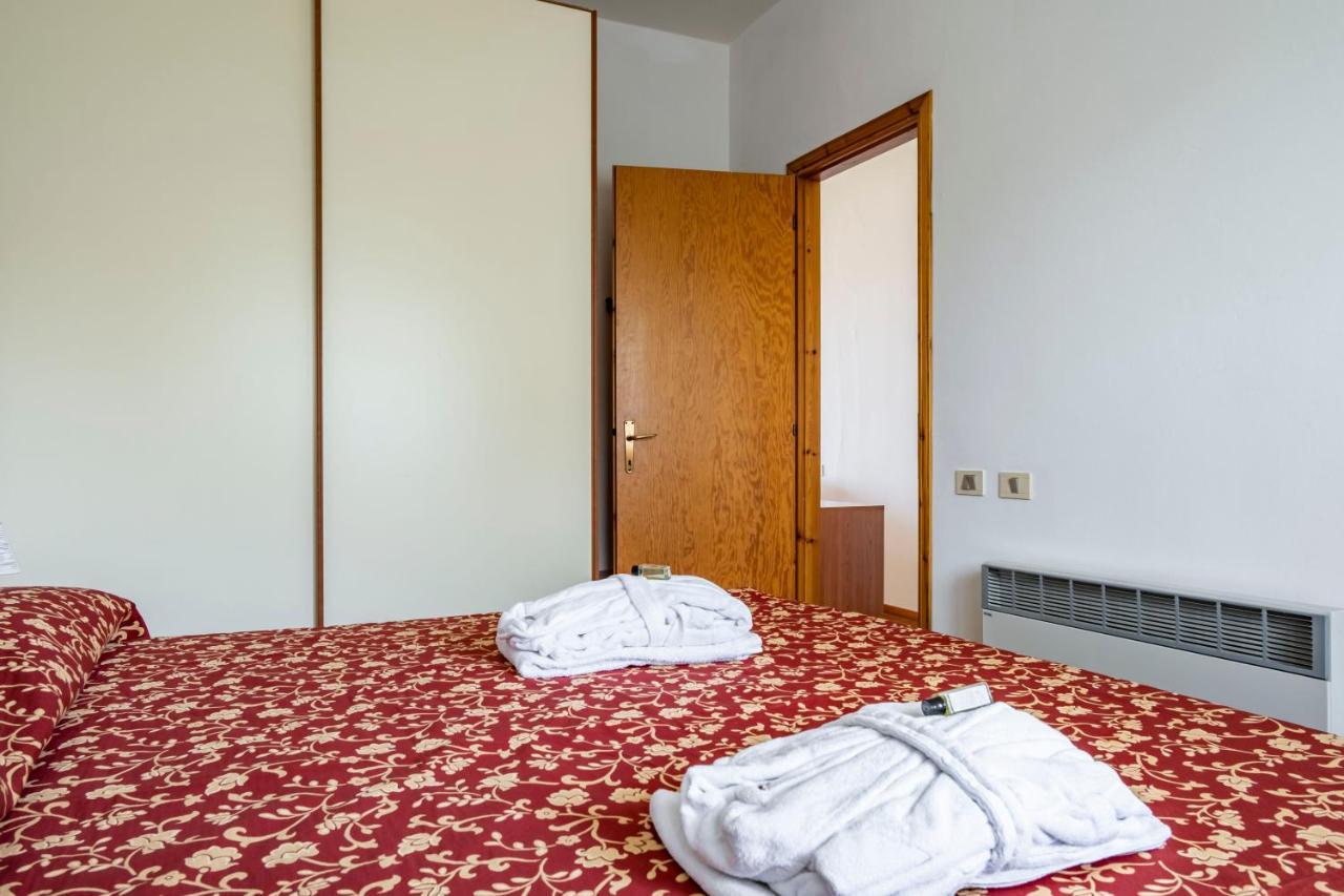 L&M Apartments - Pool - By Host4U Muscoline エクステリア 写真