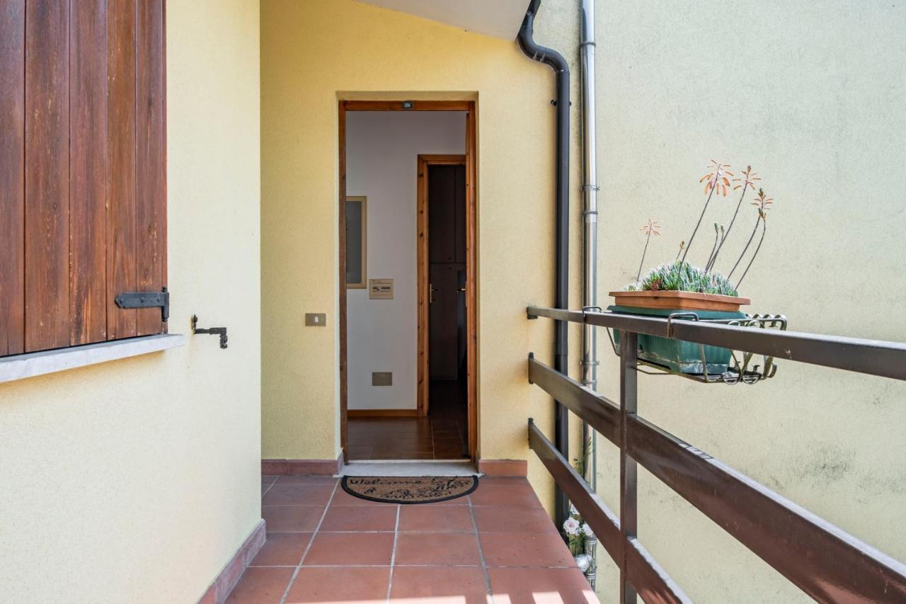L&M Apartments - Pool - By Host4U Muscoline エクステリア 写真